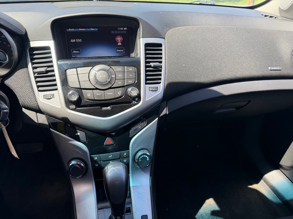 Used 2015 Chevrolet Cruze LT w/ Technology Package FWD image 13