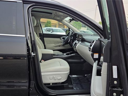 Certified 2023 Kia Sorento SX Prestige w/ Panoramic Sunroof Package AWD/4WD image 35