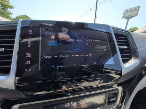 Used 2017 Honda Pilot Elite image 8