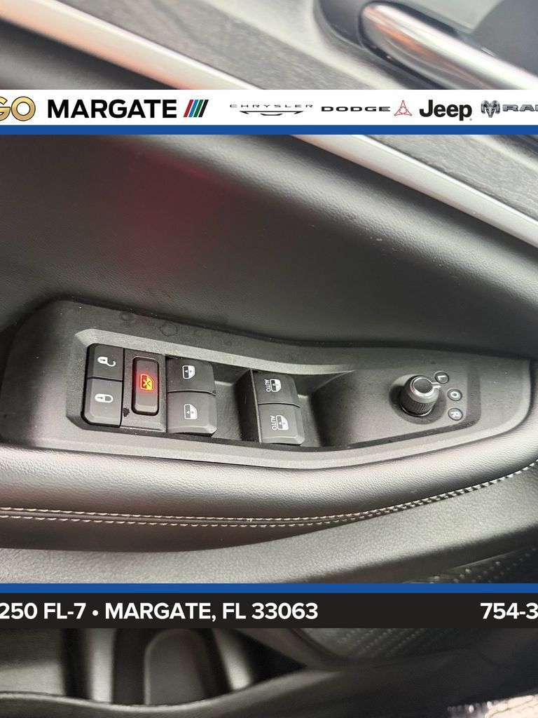 Used 2025 Jeep Grand Cherokee Limited RWD image 34