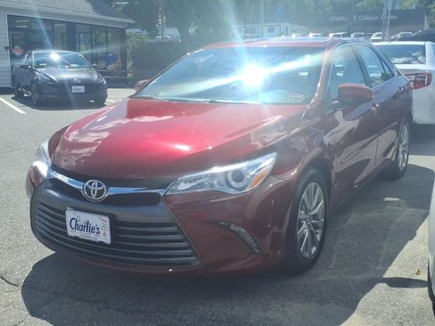 Used 2017 Toyota Camry XLE w/ Moonroof Package FWD image 1