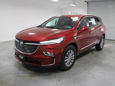 Used 2024 Buick Enclave Premium image 4
