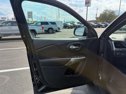 Used 2022 Jeep Compass High Altitude AWD/4WD image 23