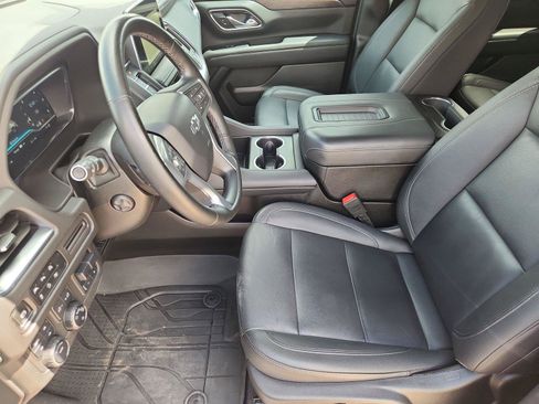 Used 2024 Chevrolet Tahoe Z71 w/ Luxury Package AWD/4WD image 19