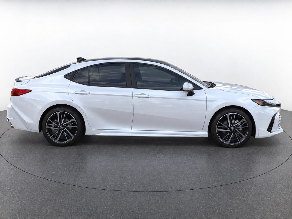 Used 2025 Toyota Camry XSE FWD image 3