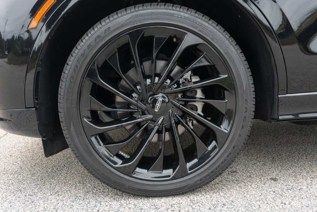 Used 2025 Lincoln Aviator Reserve w/ Jet Appearance Package RWD image 2
