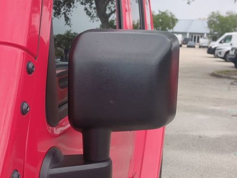 Used 2017 Jeep Wrangler Unlimited Sahara w/ Connectivity Group AWD/4WD image 13