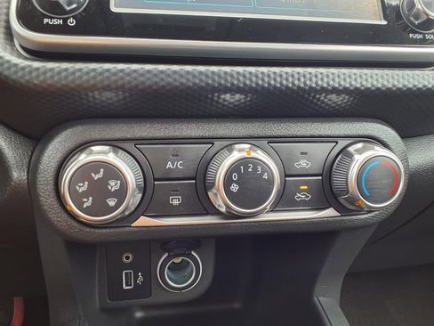 Certified 2025 Nissan Kicks Play S image 8