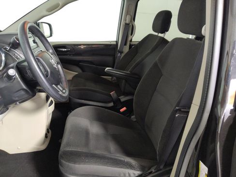 Used 2017 Dodge Grand Caravan SE FWD image 17