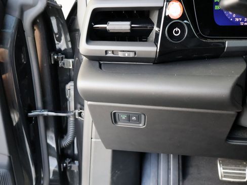 New 2025 Porsche Macan 4S Electric image 37