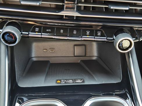 New 2026 Chevrolet Traverse LT image 14