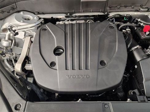 Used 2025 Volvo XC90 B5 Plus image 32