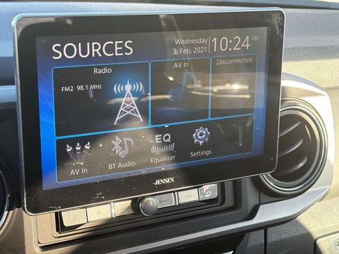 Used 2019 Toyota Tacoma SR5 AWD/4WD image 20