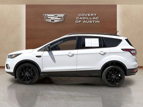 Used 2017 Ford Escape SE w/ Equipment Group 201A FWD image 2