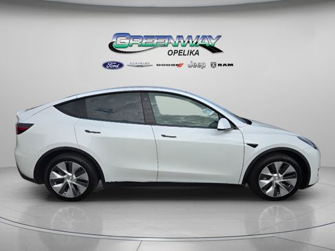 Used 2020 Tesla Model Y Long Range image 8