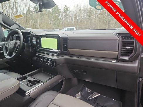 Used 2025 Chevrolet Silverado 2500 ZR2 w/ Technology Package image 30