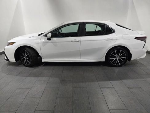 Used 2024 Toyota Camry SE image 2