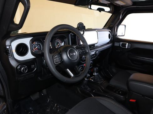 Used 2024 Jeep Gladiator Sport AWD/4WD image 24