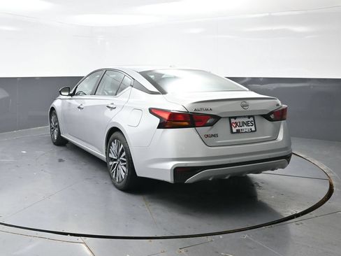 Used 2024 Nissan Altima 2.5 SV FWD image 11