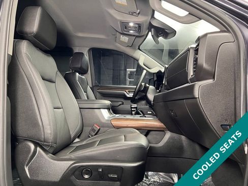 Used 2022 Chevrolet Silverado 1500 LTZ image 4