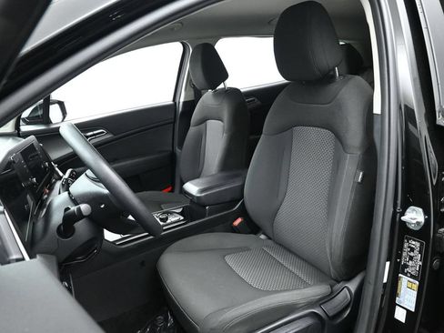 Used 2023 Kia Sportage LX AWD/4WD image 12
