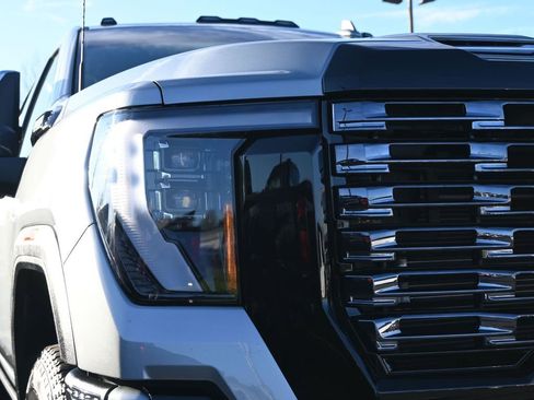 Used 2025 GMC Sierra 2500 Denali Ultimate w/ Max Trailering Package image 9
