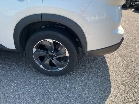 Used 2024 Nissan Rogue SV AWD/4WD image 8