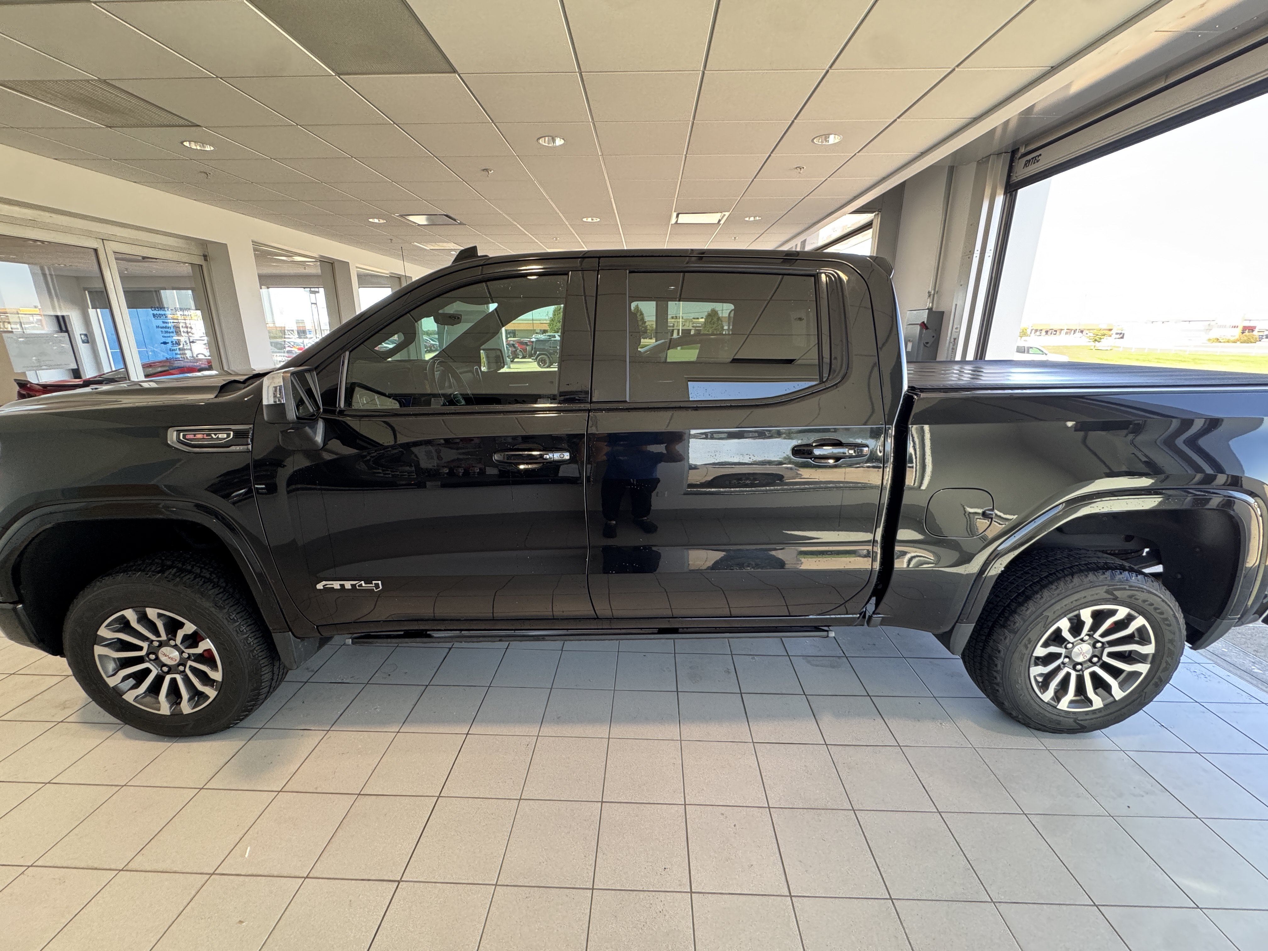 Used 2019 GMC Sierra 1500 AT4 w/ Technology Package AWD/4WD image 7