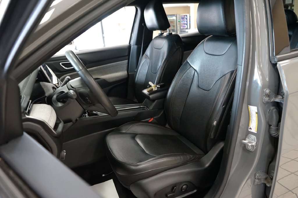Used 2023 Jeep Compass Latitude AWD/4WD image 2