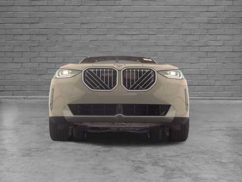 Used 2025 BMW X3 xDrive30i AWD/4WD image 2