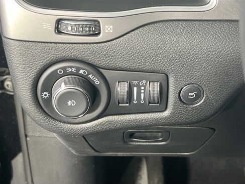 Used 2022 Jeep Cherokee Latitude Lux w/ Sun & Sound Group image 10