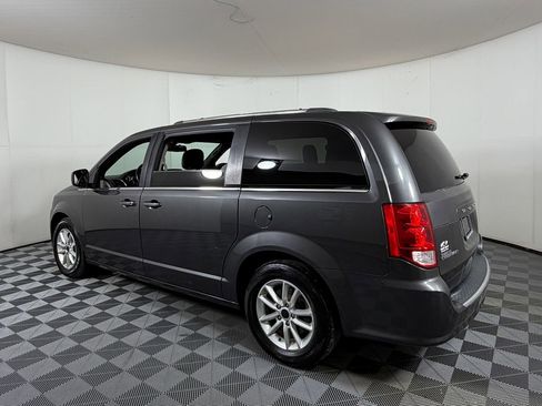 Used 2019 Dodge Grand Caravan SXT FWD image 3