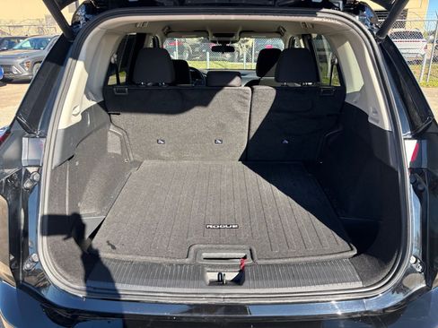Used 2025 Nissan Rogue SV image 32