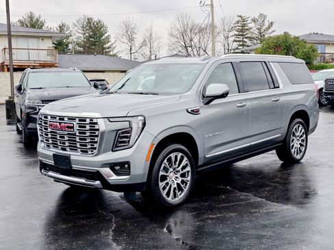 Used 2025 GMC Yukon XL Denali w/ Sun & Power Step Package image 10