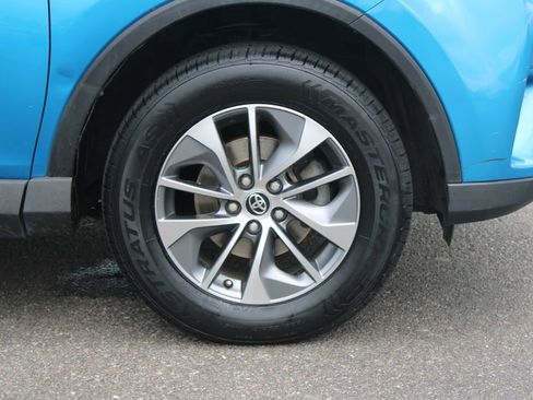 Used 2018 Toyota RAV4 XLE AWD/4WD image 12