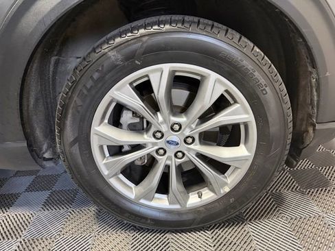 Used 2023 Ford Explorer XLT w/ Equipment Group 202A AWD/4WD image 43