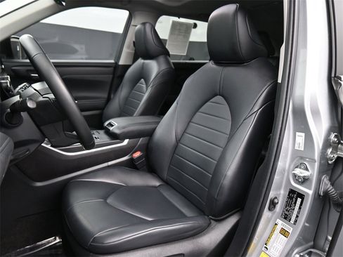 Used 2023 Toyota Highlander XLE image 15
