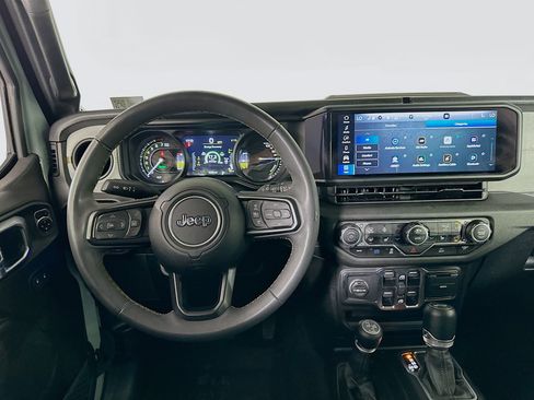 Used 2024 Jeep Wrangler Unlimited w/ Convenience Group AWD/4WD image 17
