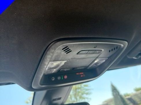 Used 2023 Chevrolet Traverse LT FWD image 25