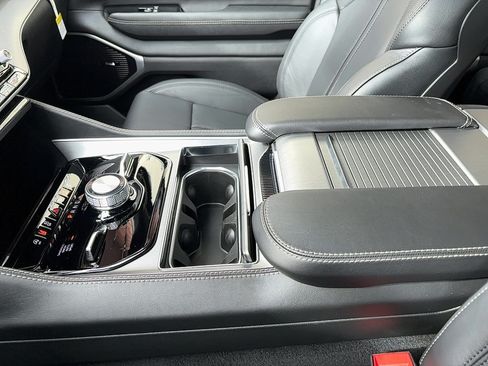 New 2026 Jeep Grand Wagoneer Limited AWD/4WD image 37