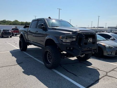 Used 2022 RAM 2500 Laramie AWD/4WD image 1