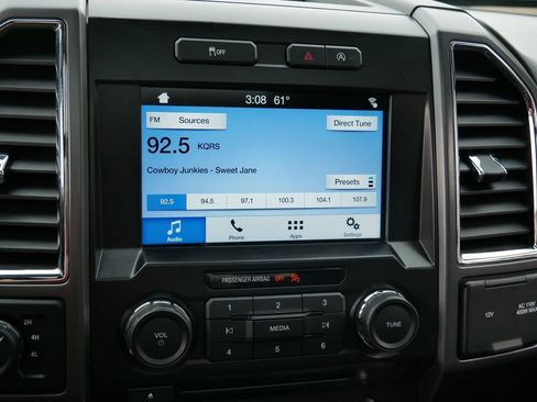 Used 2016 Ford F150 XLT w/ Equipment Group 302A Luxury AWD/4WD image 21