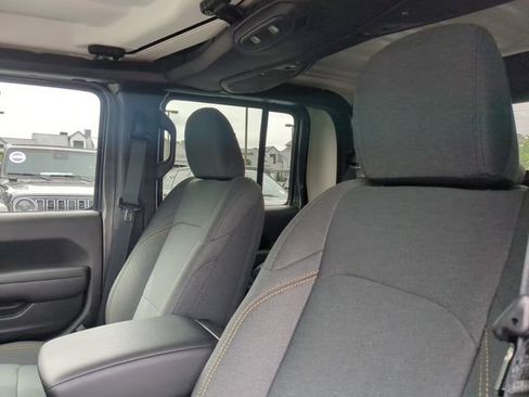 New 2025 Jeep Gladiator Sport image 36