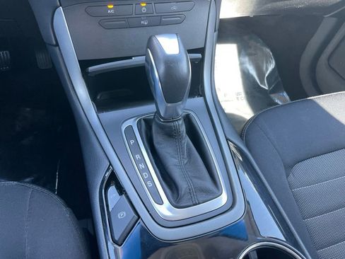 Used 2016 Ford Edge SE AWD/4WD image 13