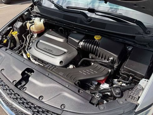 Used 2021 Chrysler Pacifica Limited AWD/4WD image 21
