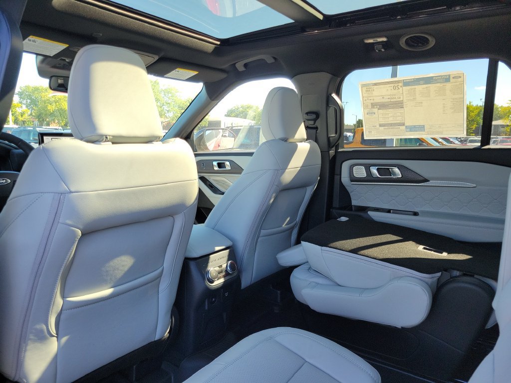 New 2027 Ford Explorer Platinum w/ 3.0L Ultimate Package AWD/4WD image 16