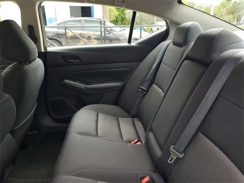 Used 2024 Nissan Altima 2.5 SV image 12