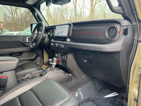 Used 2025 Jeep Wrangler Unlimited Rubicon w/ XTREMEE 35" Tire Package image 29