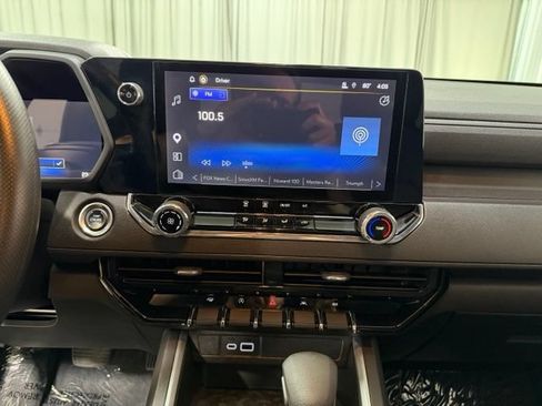 Used 2024 Chevrolet Colorado W/T w/ Technology Package RWD image 12