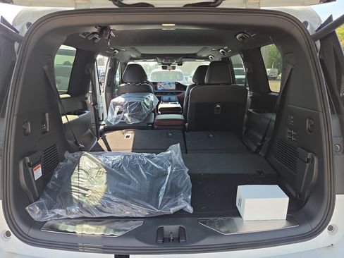 Used 2026 INFINITI QX80 Autograph w/ Premium Cargo Package AWD/4WD image 9